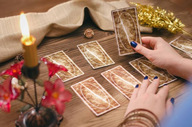 Voyance personnalisée avec une approche adaptée aux questions personnelles