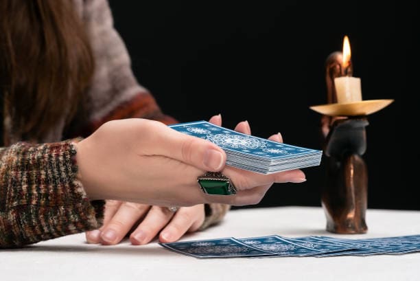 Voyance personnalisée avec une approche adaptée aux questions personnelles